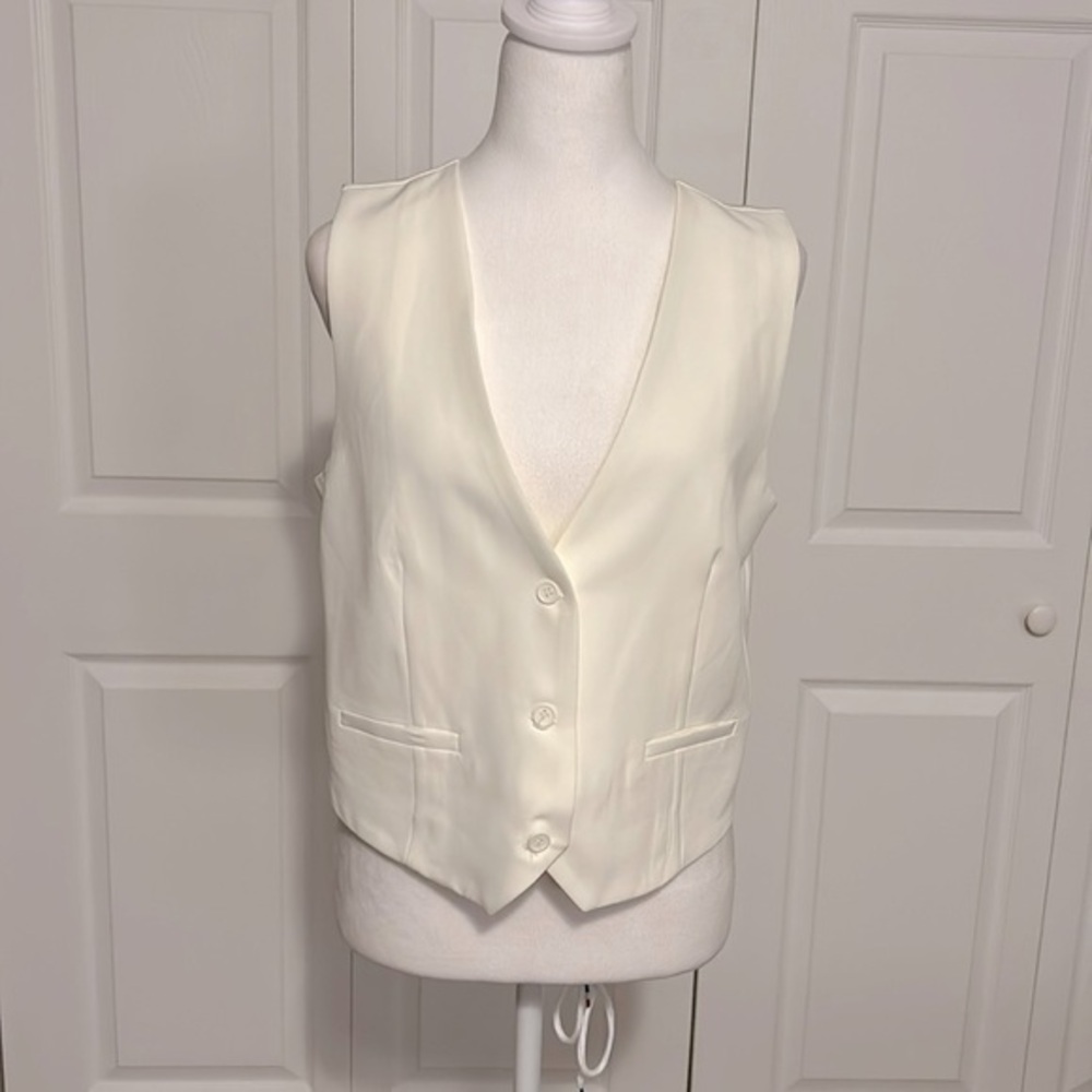 INTEMPO - New!! White Button-Front Vest - NWT - Size M